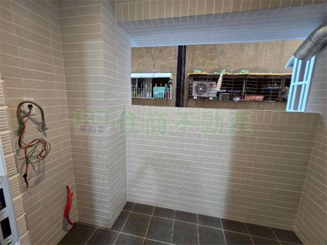 高雄新興區大樓-11