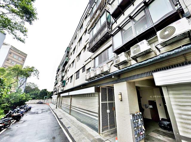 湖口鄉新生路三房車位