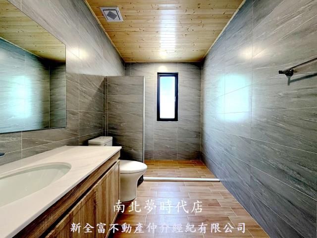 台南東區透天-12