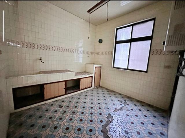 中壢龍岡圓環活巷透天