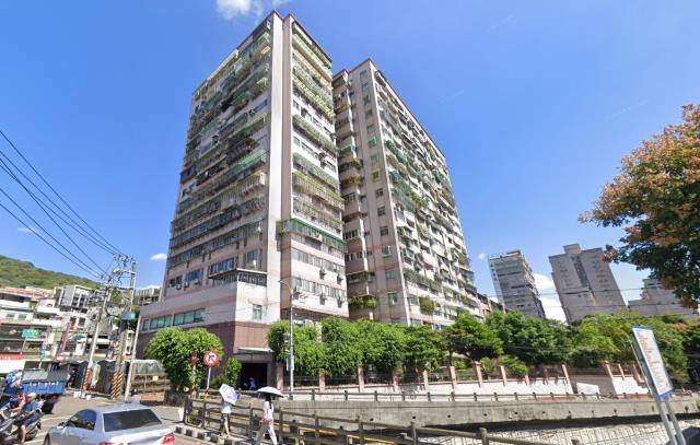 桃園龜山拍賣大樓-1