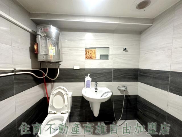 高雄新興區大樓-10