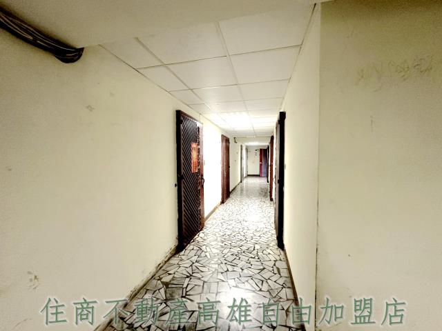 高雄新興區大樓-13