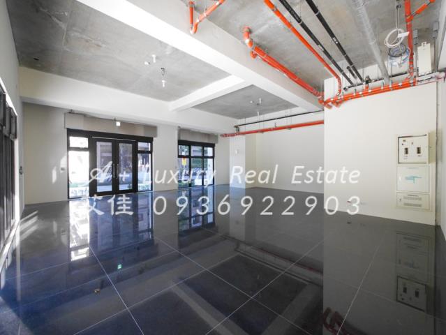 遠雄晴川挑高店面