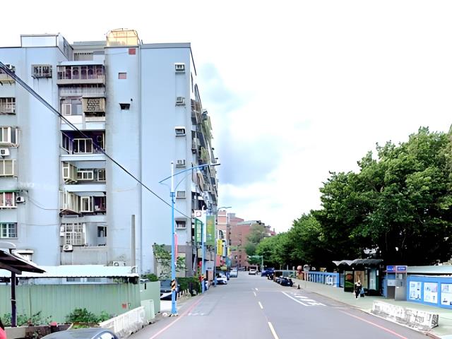 八里法拍大樓-4