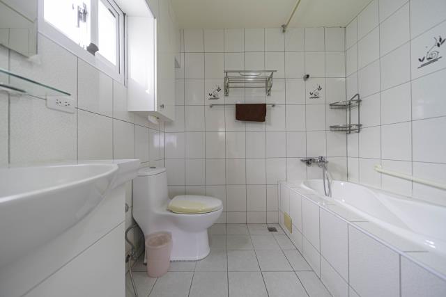 高雄新興區大樓-12