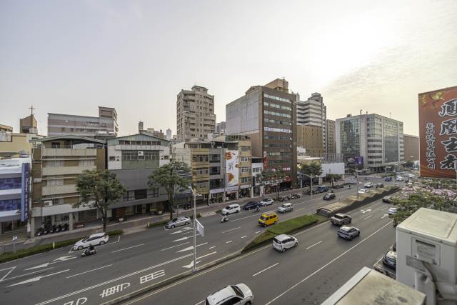 高雄新興區大樓-14